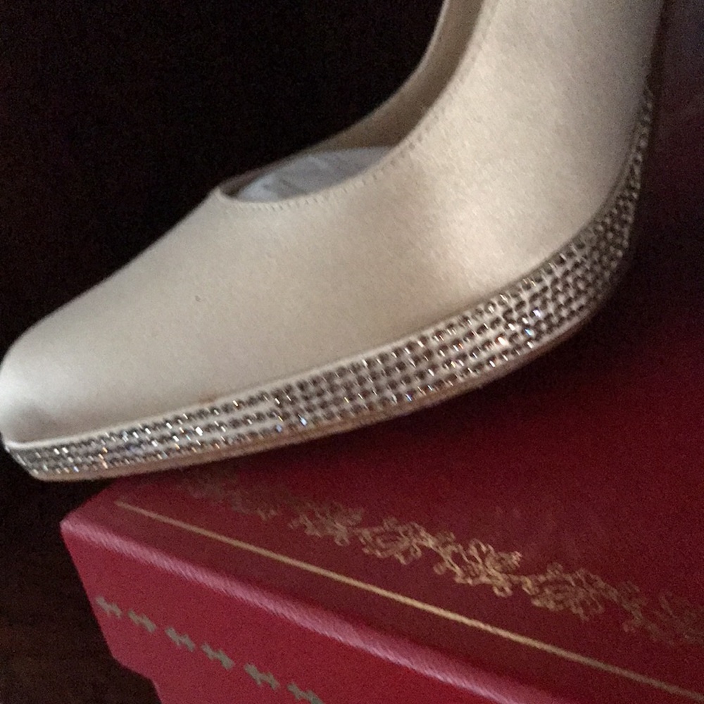 Rene Caovilla Satin Rhinestone embellished pump - Picture 2 of 13